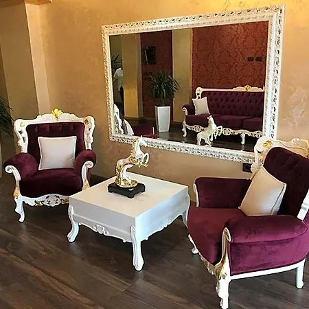 Deluxe Hotel