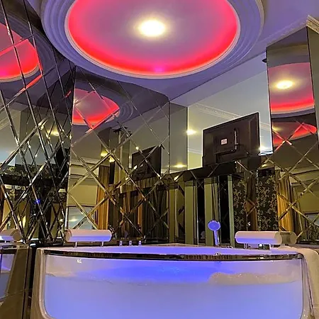 Deluxe 2* Tirana