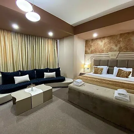 Deluxe Hotel