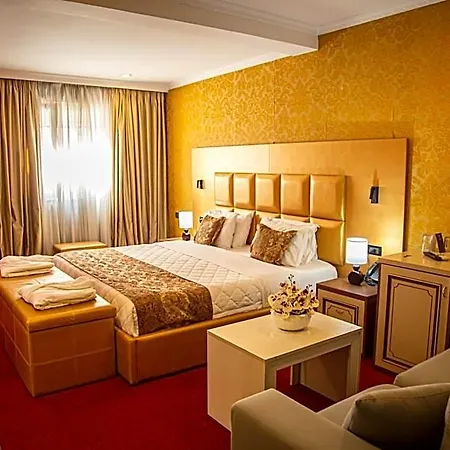 Deluxe Tirana