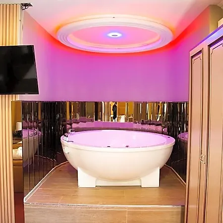 Hotel Deluxe