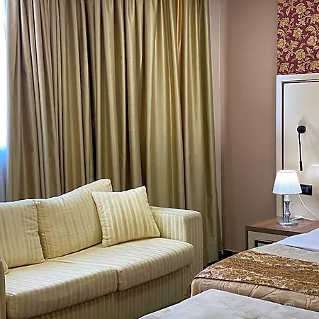 Deluxe Hotel 2*