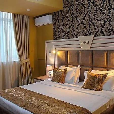 Deluxe Hotel