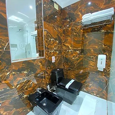 Deluxe 2* Tirana