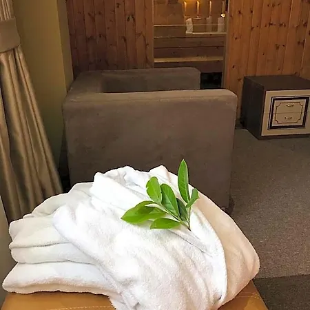 Deluxe Hotel 2*