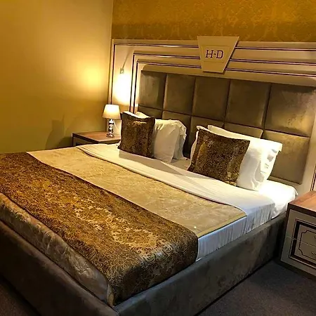 Deluxe 2* Tirana