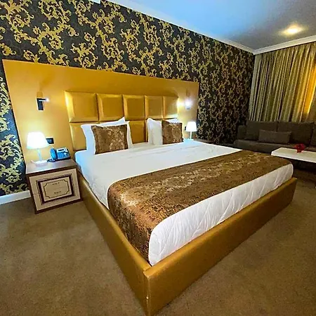 Hotel Deluxe