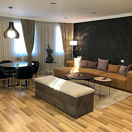 Deluxe 2* Tirana