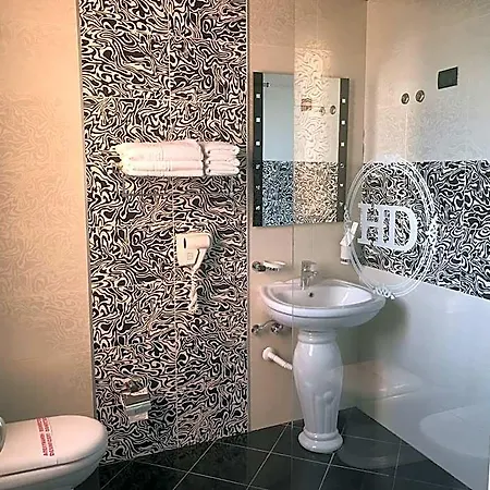 Hotel Deluxe