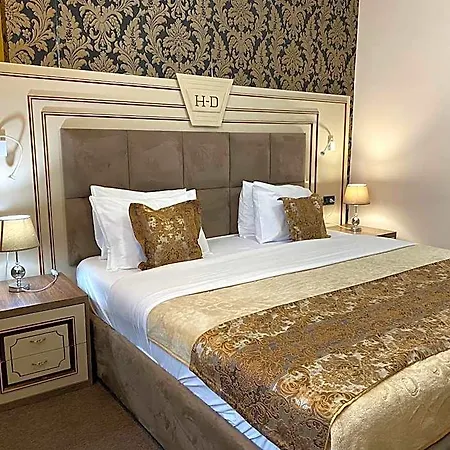 Hotel Deluxe