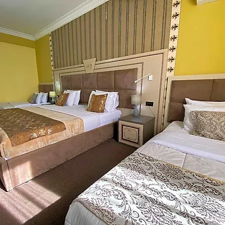 Hotel Deluxe