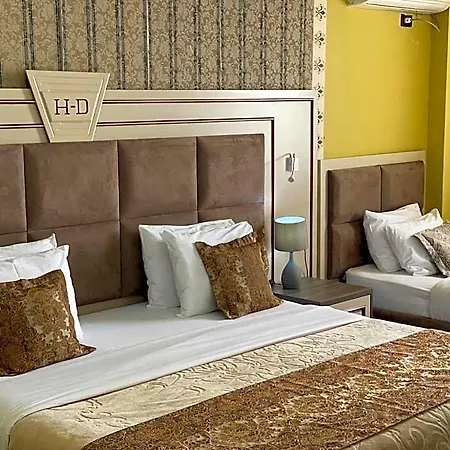 Deluxe Hotel