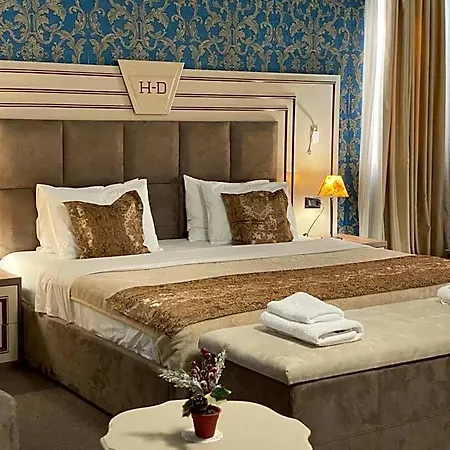 Deluxe Hotel 2*